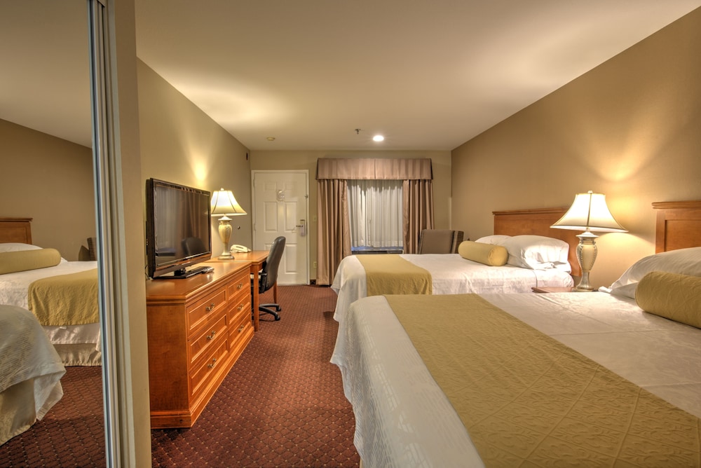 Burbank Inn and Suites - photo 11