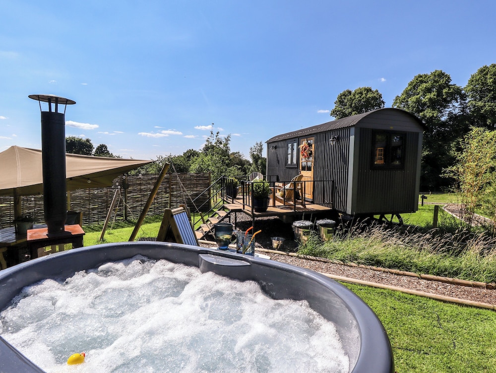 Limetree Luxury Glamping Southdown in Retford, United Kingdom