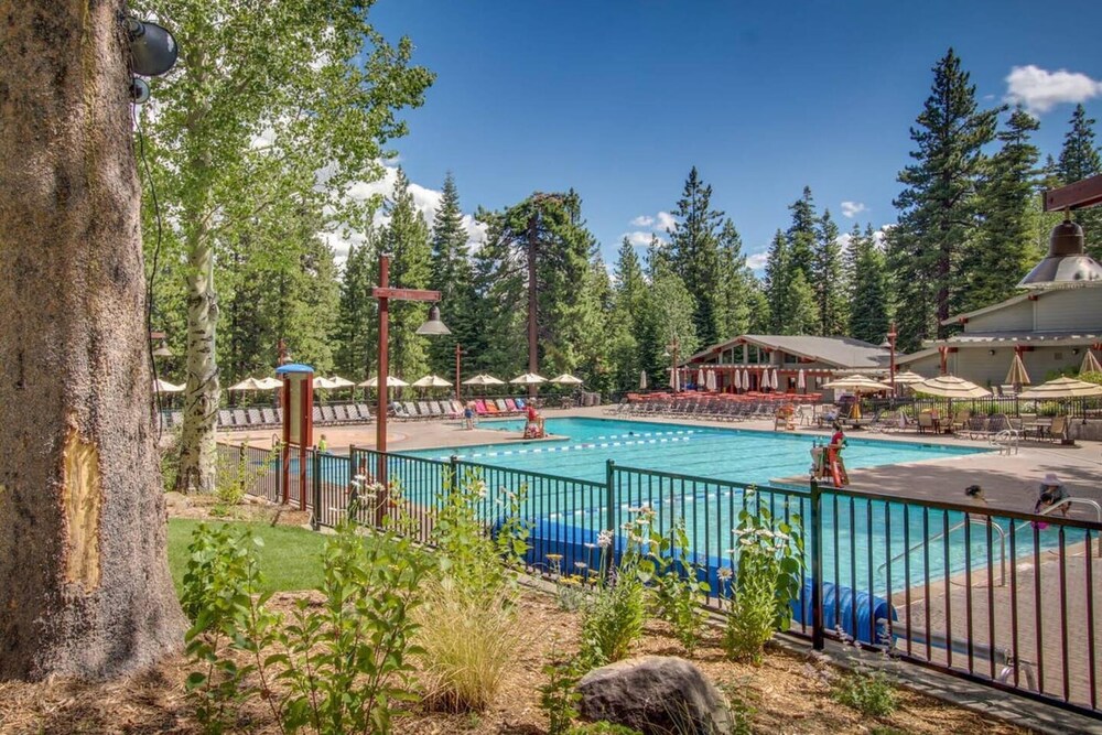 Sockeye by Avantstay Modern 2 BR Condo w Access to Northstar Resort Community - photo 25