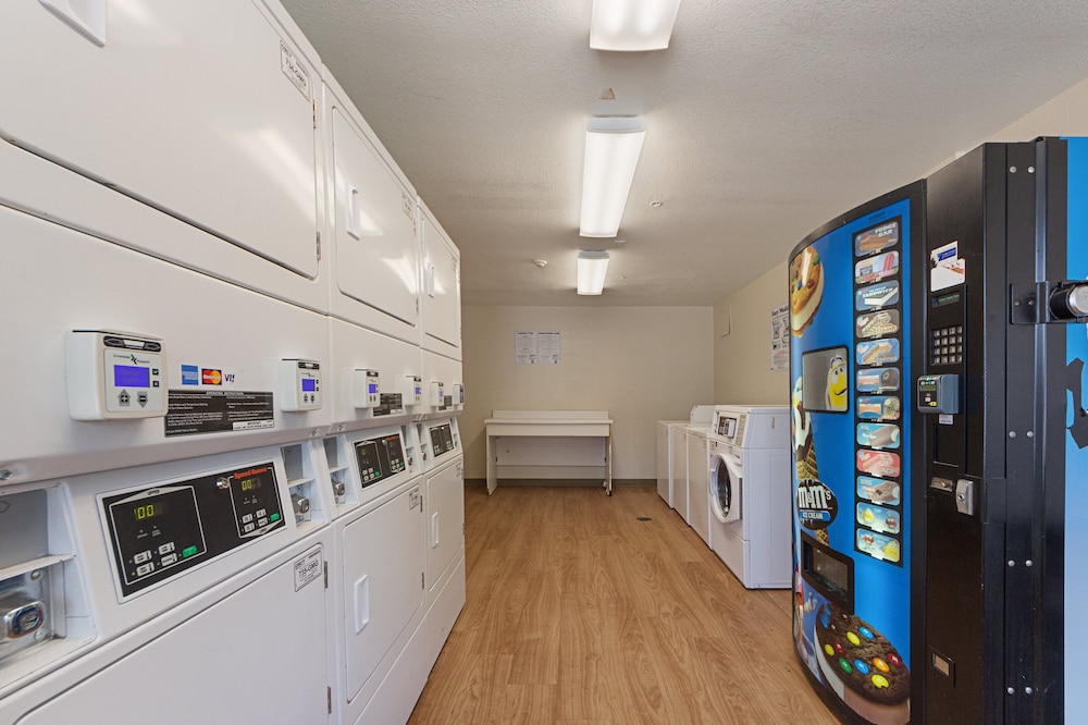 HomeTowne Studios by Red Roof Dallas Irving - photo 20