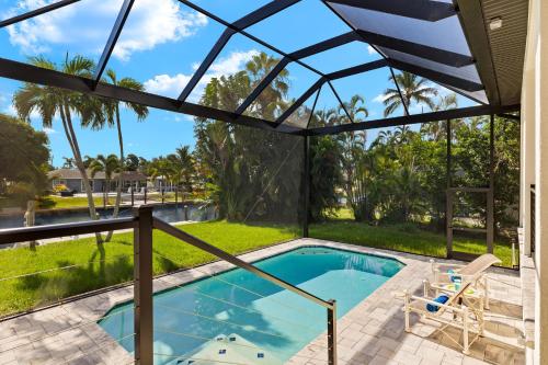 Villa Liberty Rose Sailboat Access Great for boaters New electric heated pool home SWFL Rentals — 4-Star Luxury Hotel in Cape Coral, United States