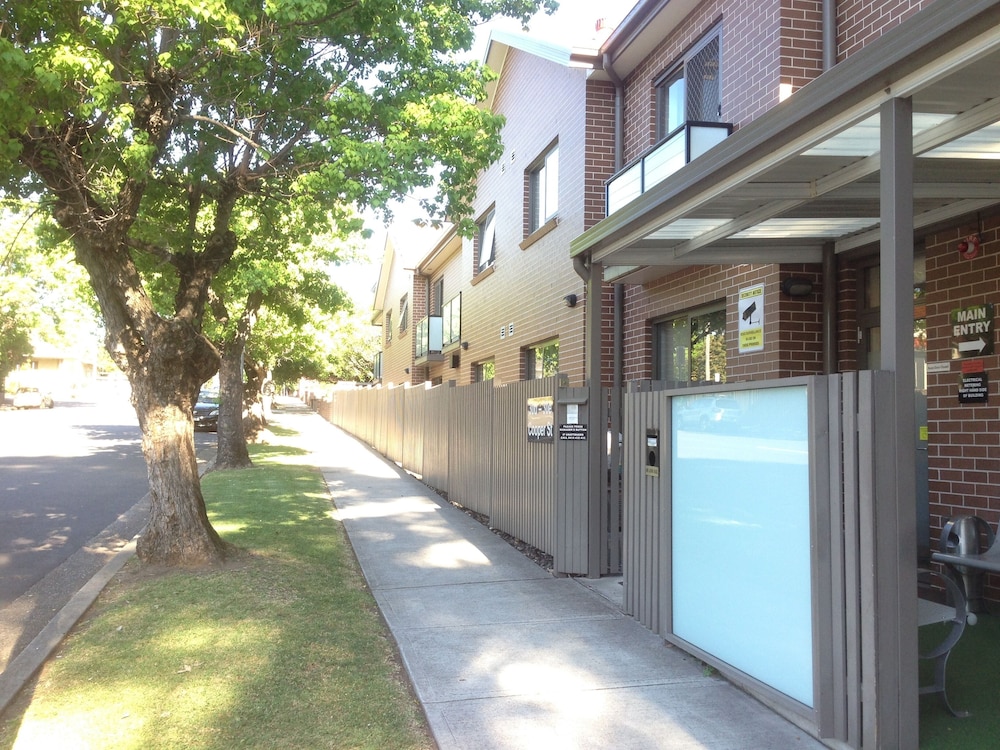 Strathfield Executive Accommodation - carbon neutral hotel in Strathfield