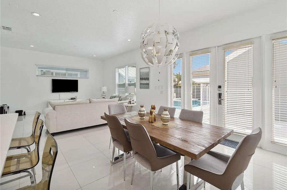 Gorgeous 4Bd Close to Disney With Spa at Reunion Resort 1552 - photo 11