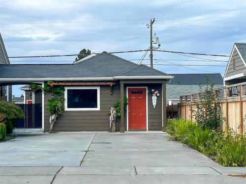 Sqc Cedar St Cottage — 4-Star Luxury Hotel in Sequim, United States