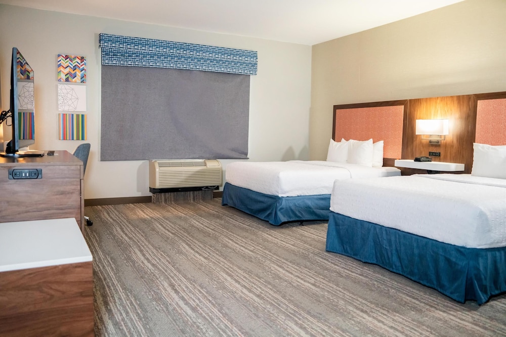 Hampton Inn Gonzales - photo 15