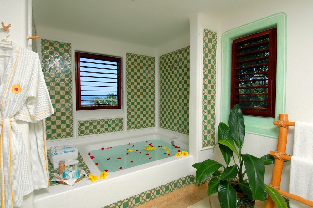 Private spa tub