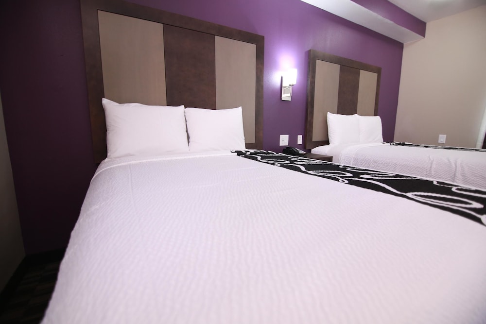Home Inn and Suites - photo 17