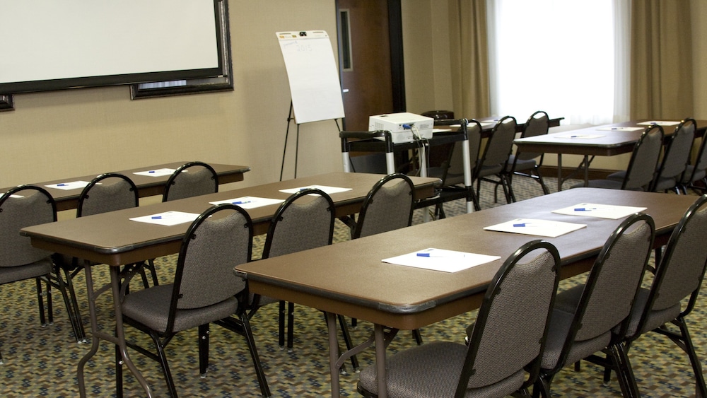 Holiday Inn Express Hotel & Suites Pittsburg by IHG - photo 70