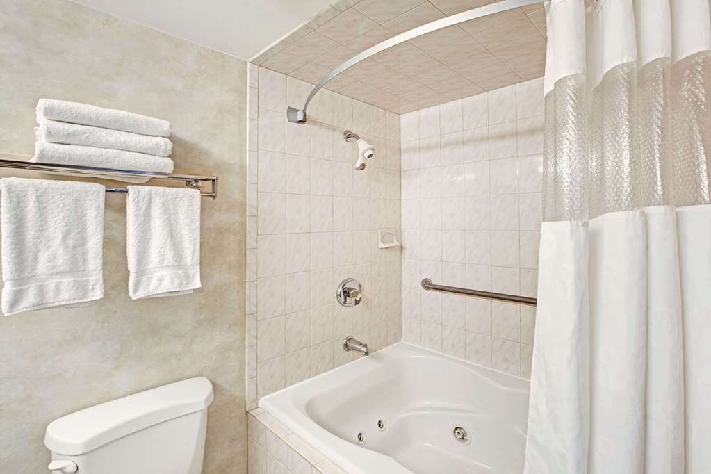 Ramada by Wyndham Flemington - photo 11