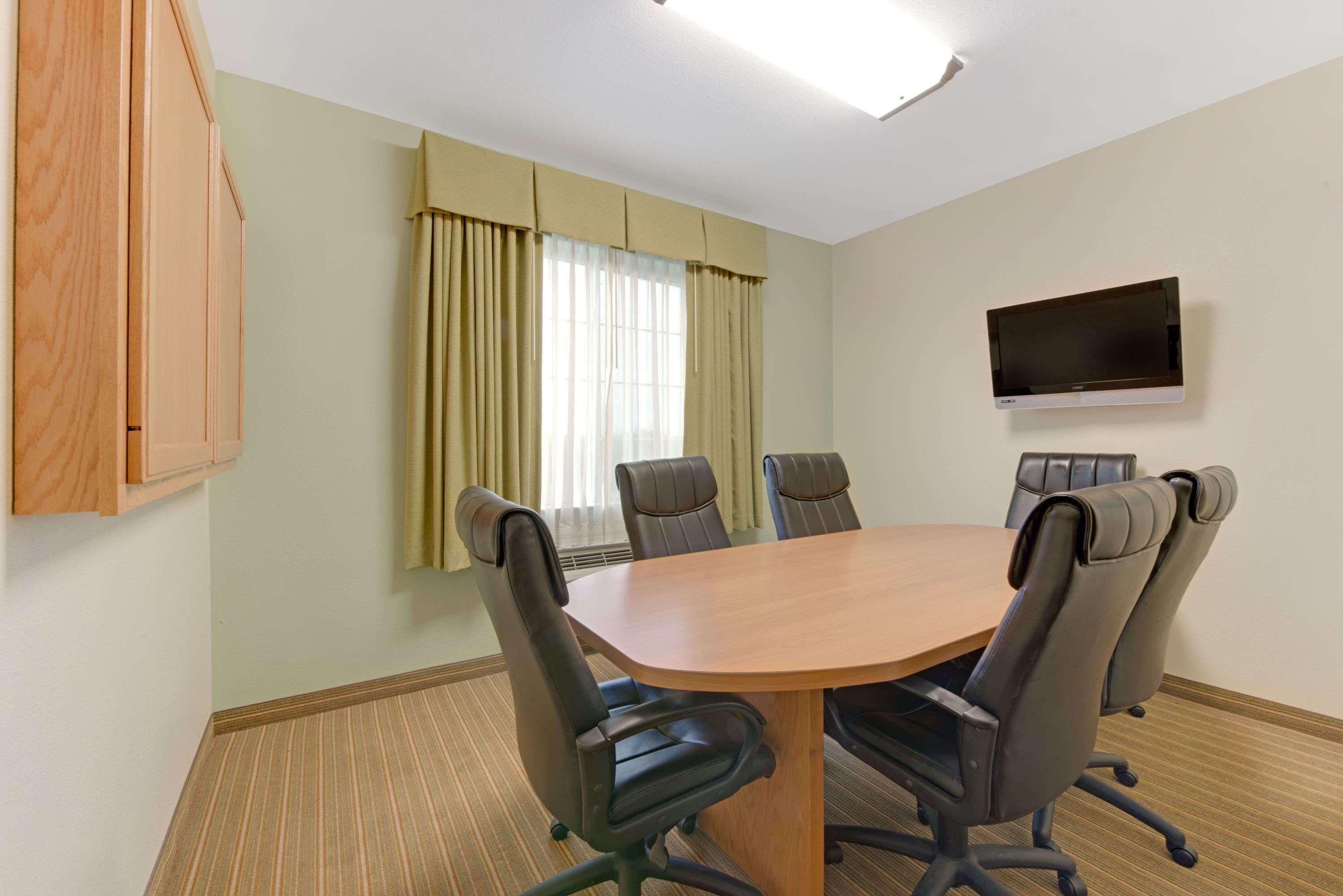 Super 8 By Wyndham Austin Airport North - photo 18