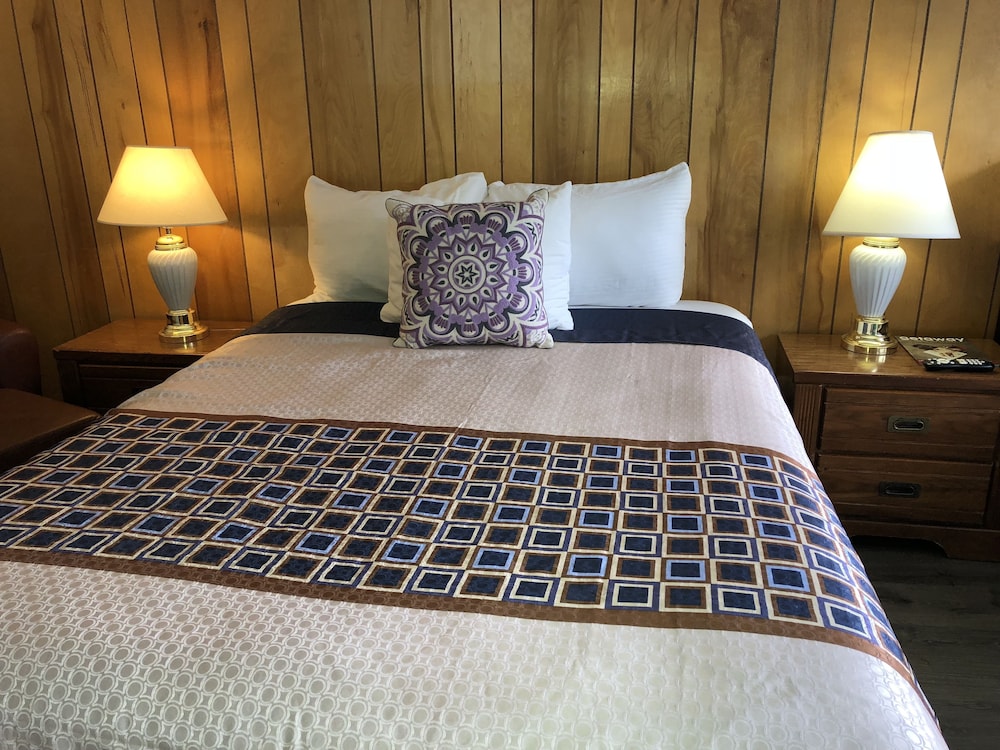 Cedar Inn & Suites - photo 14