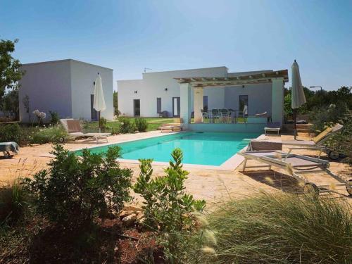 Tenuta Tre Marie Villa di Pregio Con Piscina a Ostuni — 4-Star Luxury Hotel in Ostuni, Italy