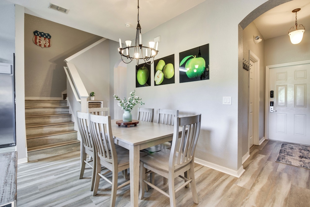 9 Mi to Disney Resort Townhome with Private Patio - photo 3
