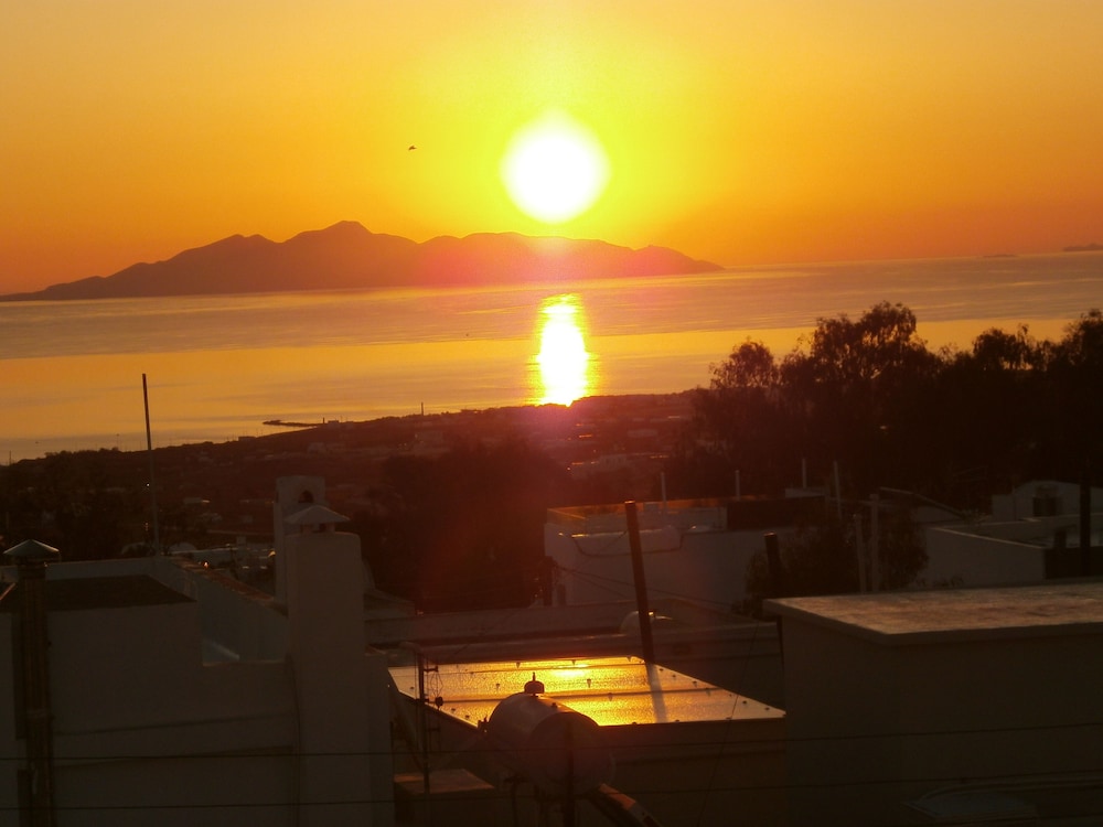 Aratos Apartments Kallisto 2bedroom Apartment — 4-Star Luxury Hotel in Fira, Greece