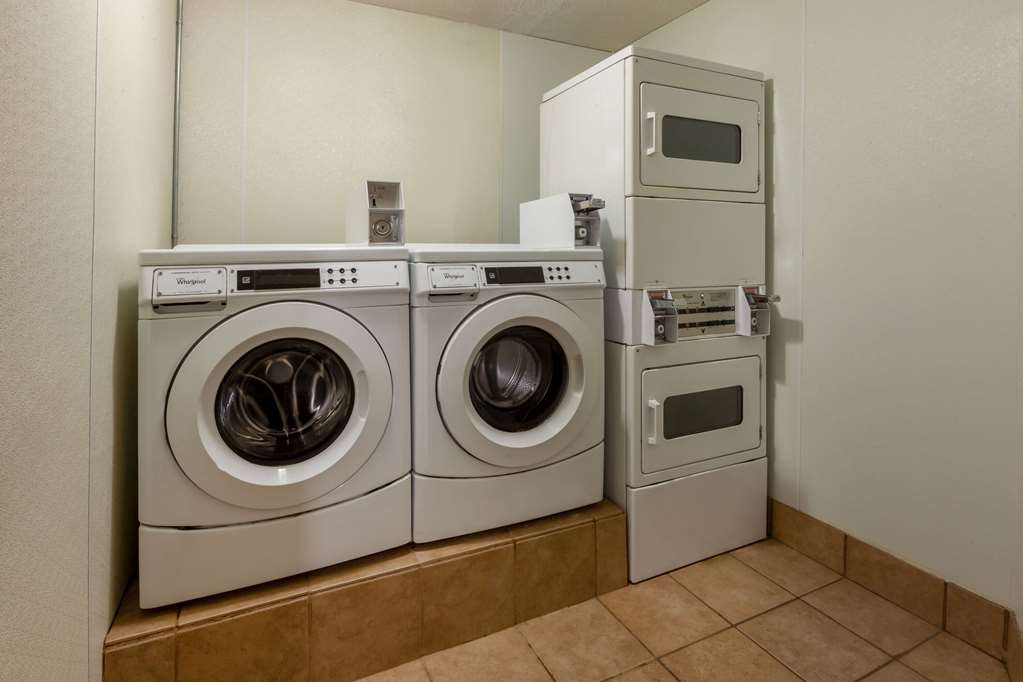 Super 8 by Wyndham Roseville Detroit Area - photo 40