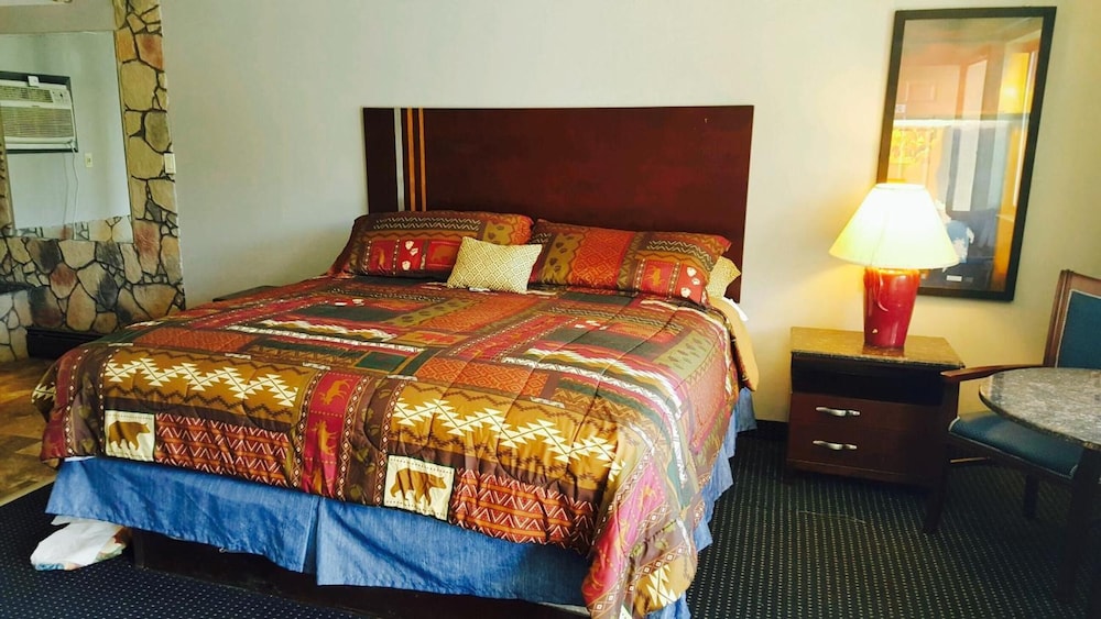 American Inn & Suites - photo 14