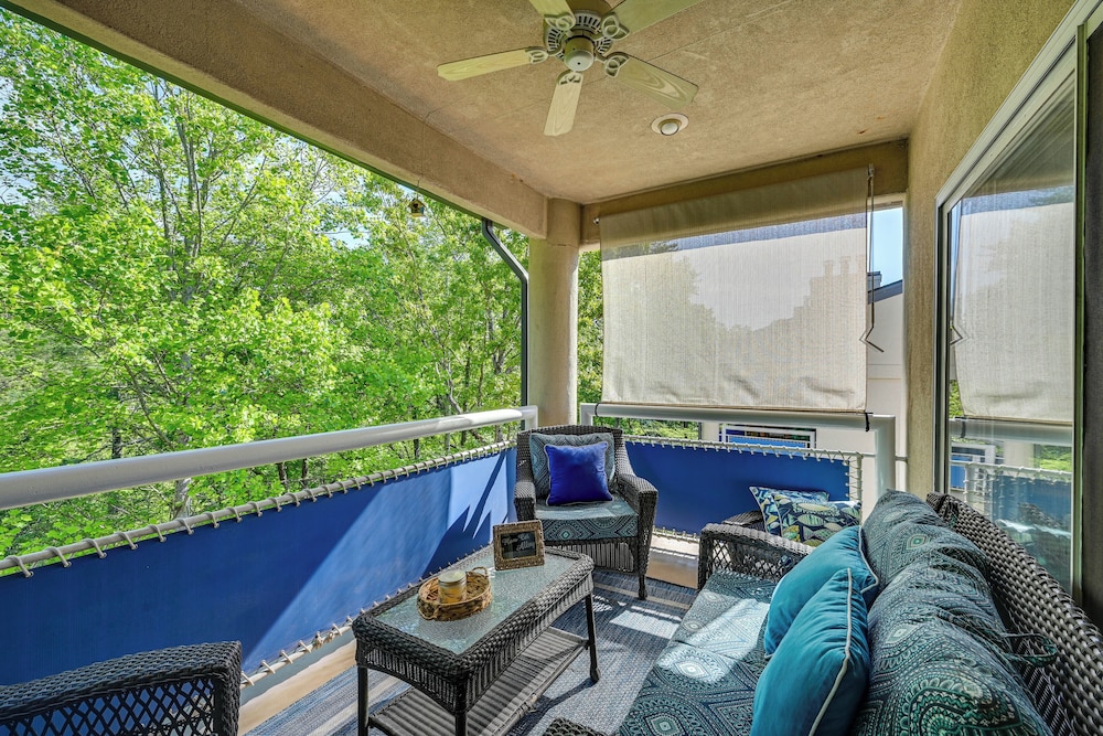 Lake Keowee Condo Resort Pools and Lake Access in Salem, United States