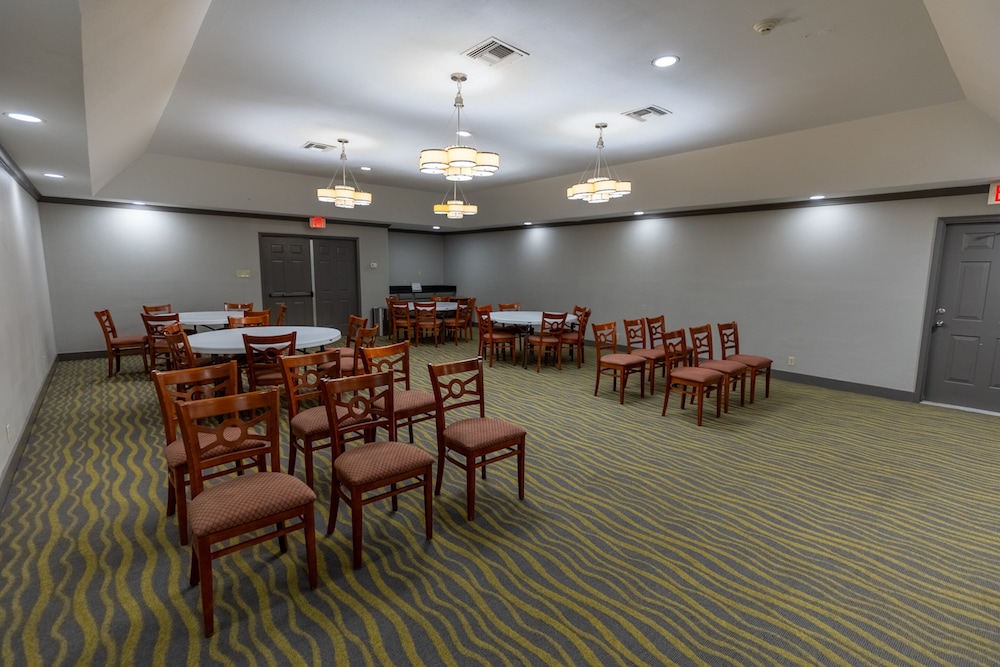 Red Roof Inn & Suites Irving DFW Airport South - photo 38