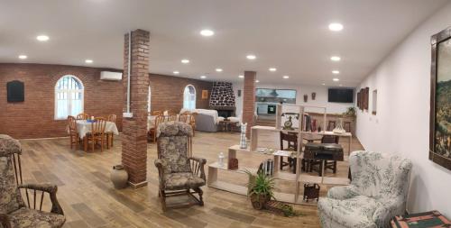 Alojamiento Turístico La Cantuérgana — 4-Star Luxury Hotel in San Martin De Montalban, Spain