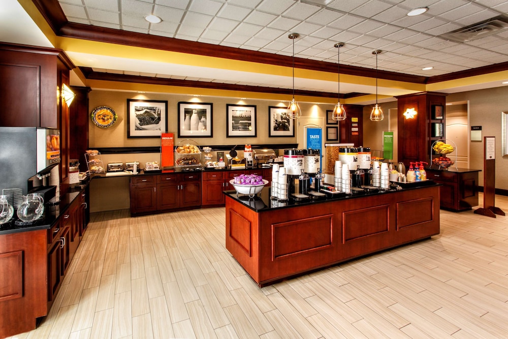 Hampton Inn & Suites Staten Island - photo 37