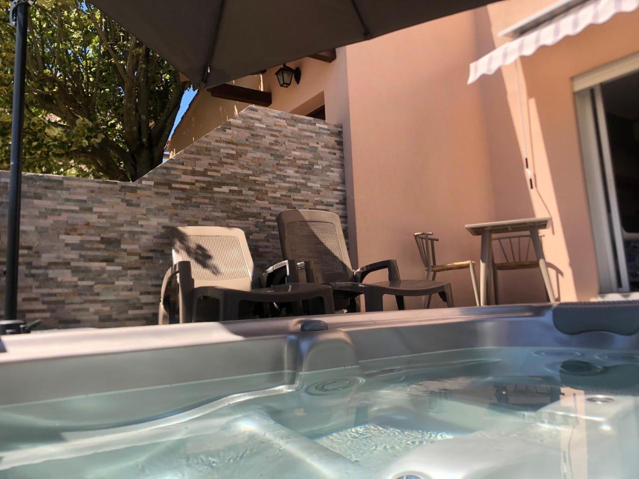 Les Bougainvillees de Camargue in Villetelle, France