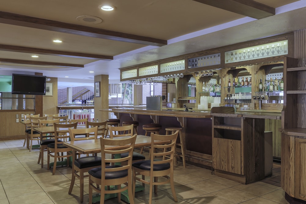 Airport Inn Hotel - photo 10