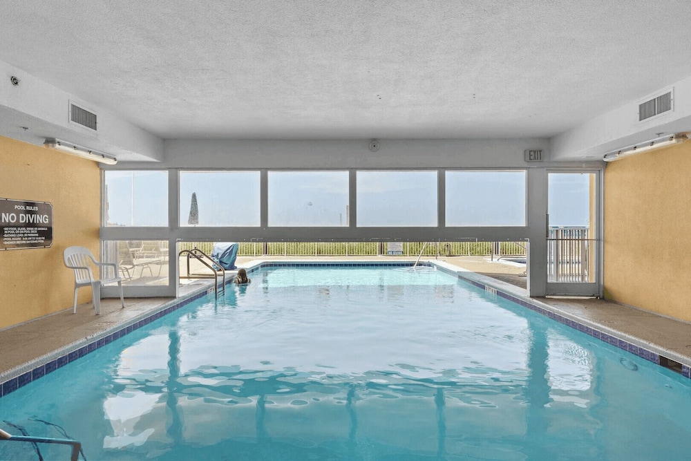 Emerald Isle Resort 1409 Beachfront Access Chairs Incl Pool Ocean Views - photo 4