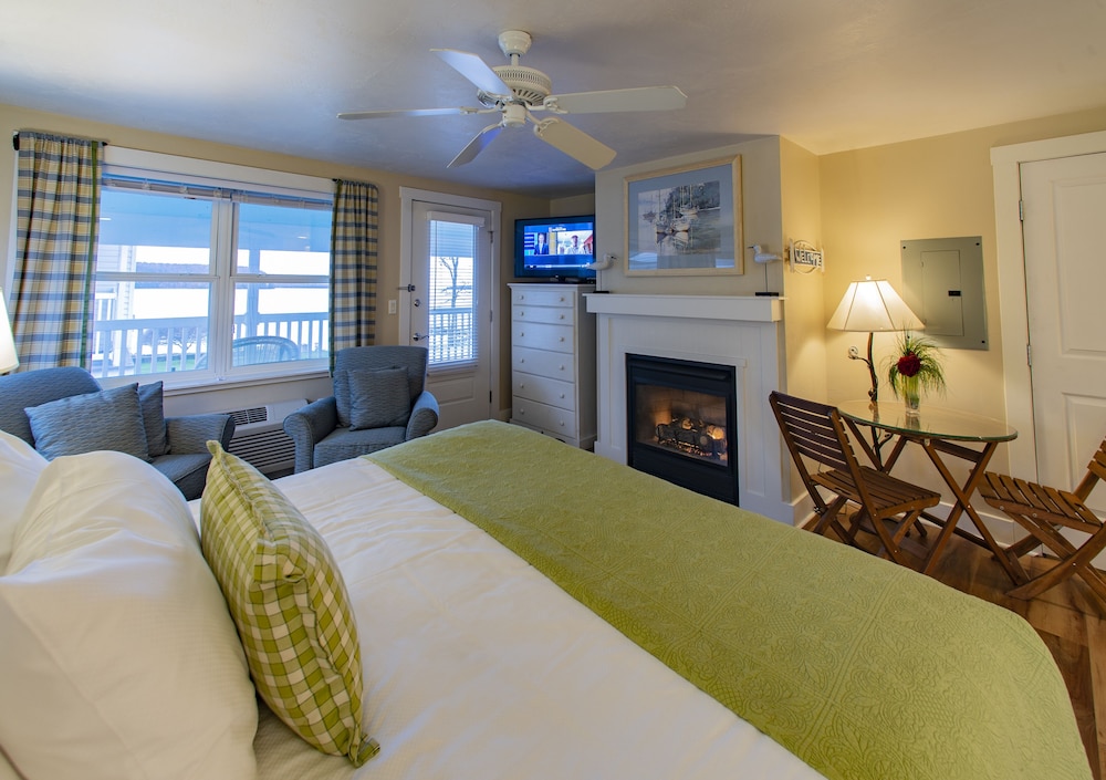 Edgewater Resort - photo 12
