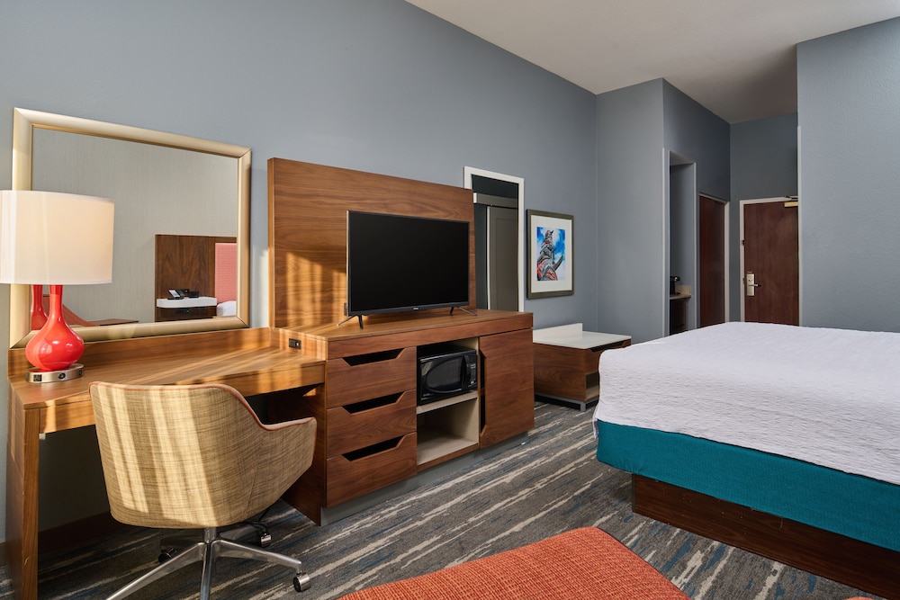 Hampton Inn Anchorage - photo 5