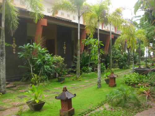 OYO 479 Casa Beach Hotel in Tanjung Pandan, Indonesia