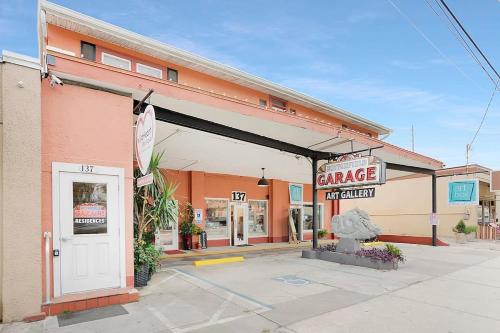 Park It At the Butterfield Garage Historic Pre Prohibition Style Apt in the Heart of Downtown — 4-Star Luxury Hotel in Saint Augustine, United States