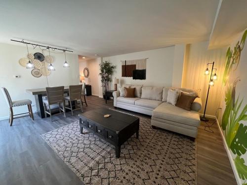 Palm Court Trendy & Block from Ocean Casino in Atlantic City, United States