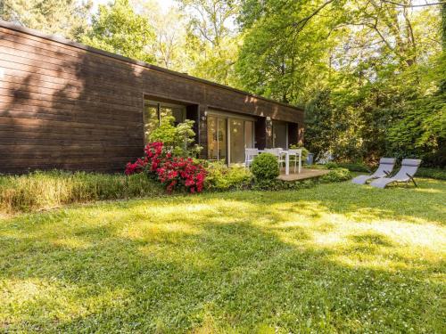 Gîte Contemporain avec Jardin et Parking à La Chapelle sur Erdre FR 1 306 1309 — hotel in La Chapelle-Sur-Erdre