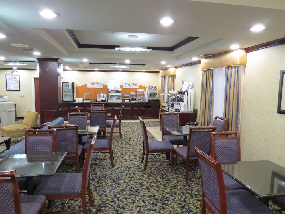 Holiday Inn Express & Suites Pampa by IHG - photo 59