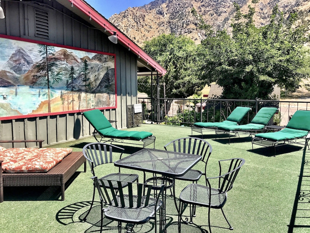 Piazza's Pine Cone Inn - photo 22