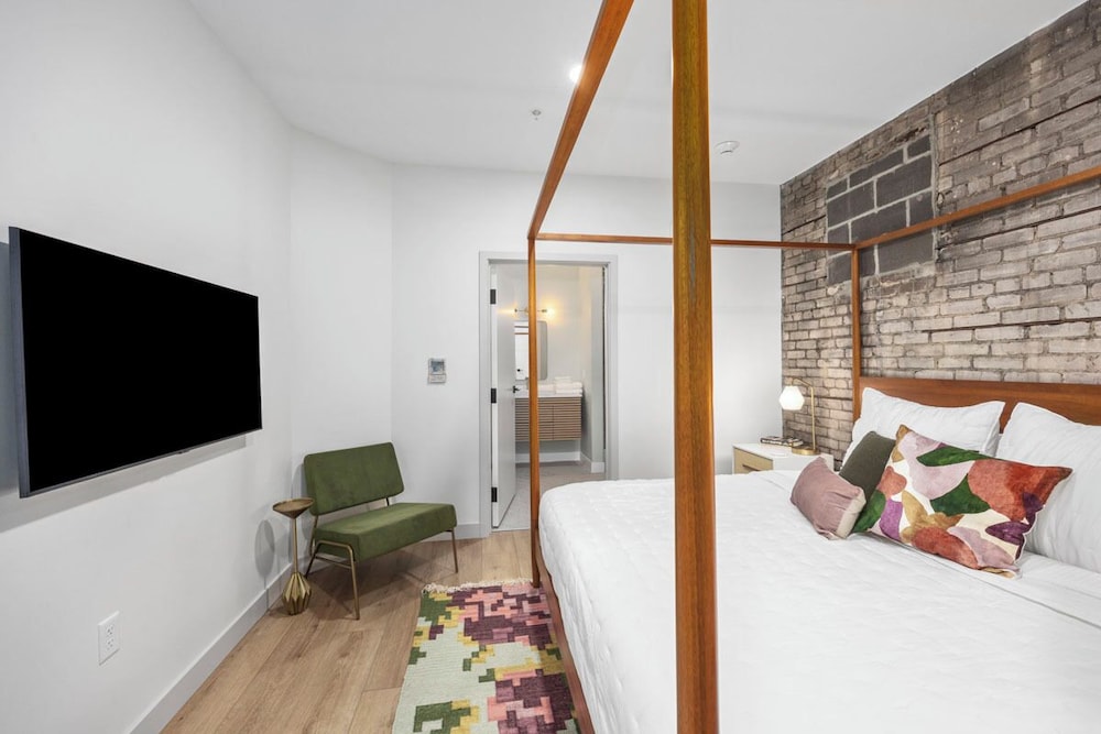 BlueJay Hotel - photo 11