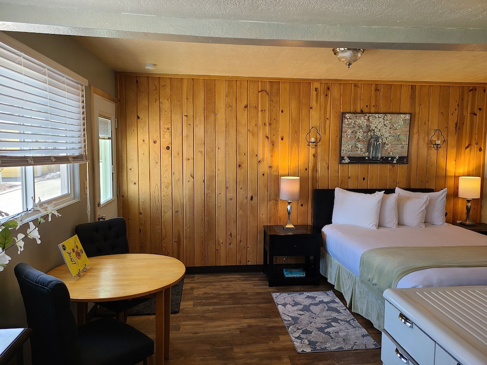 Lamplighter Cabins & Suites - photo 25