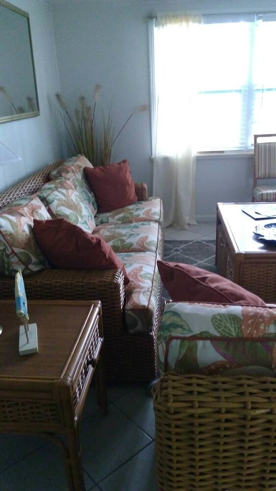Tropical Winds Motel & Cottages - photo 46