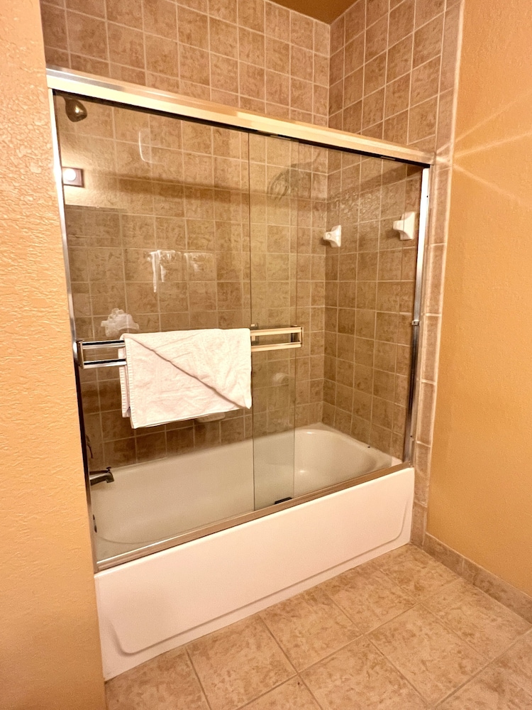 8020tt Unit 2404 Tuscana Resort 3 Bedroom Condo by RedAwning - photo 36