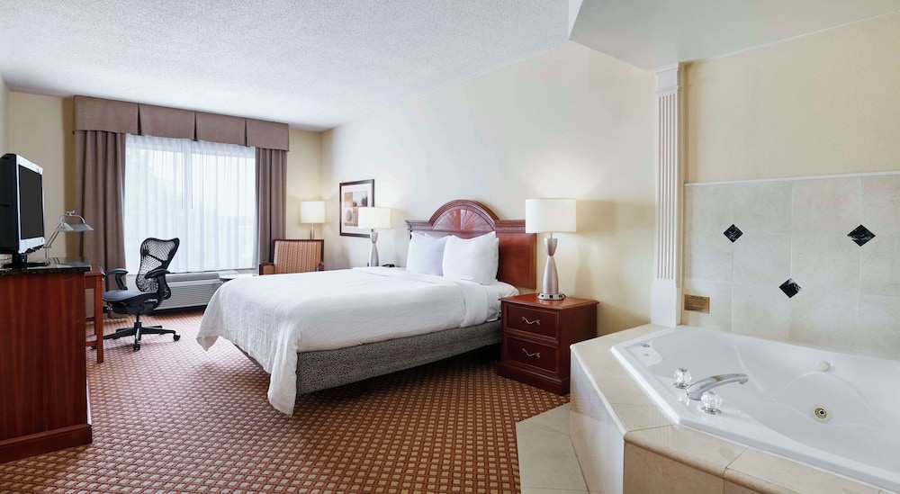 Hilton Garden Inn Charlotte North - photo 13