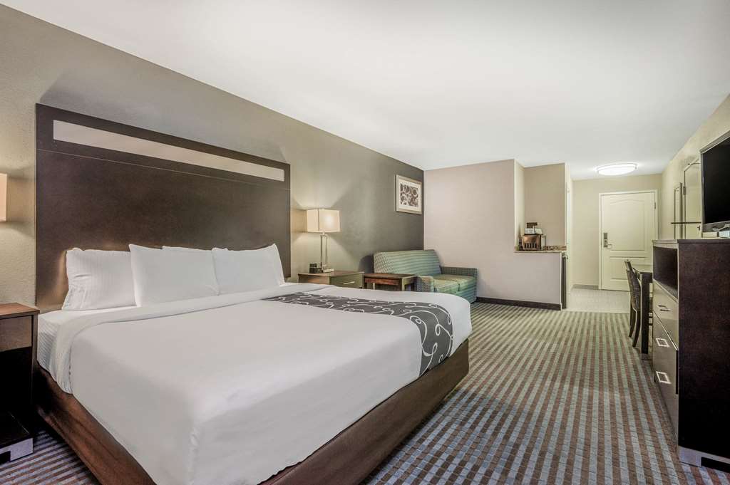 La Quinta Inn & Suites by Wyndham Glendive - photo 31