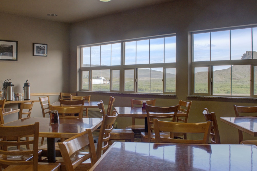 Allington Inn & Suites - photo 22