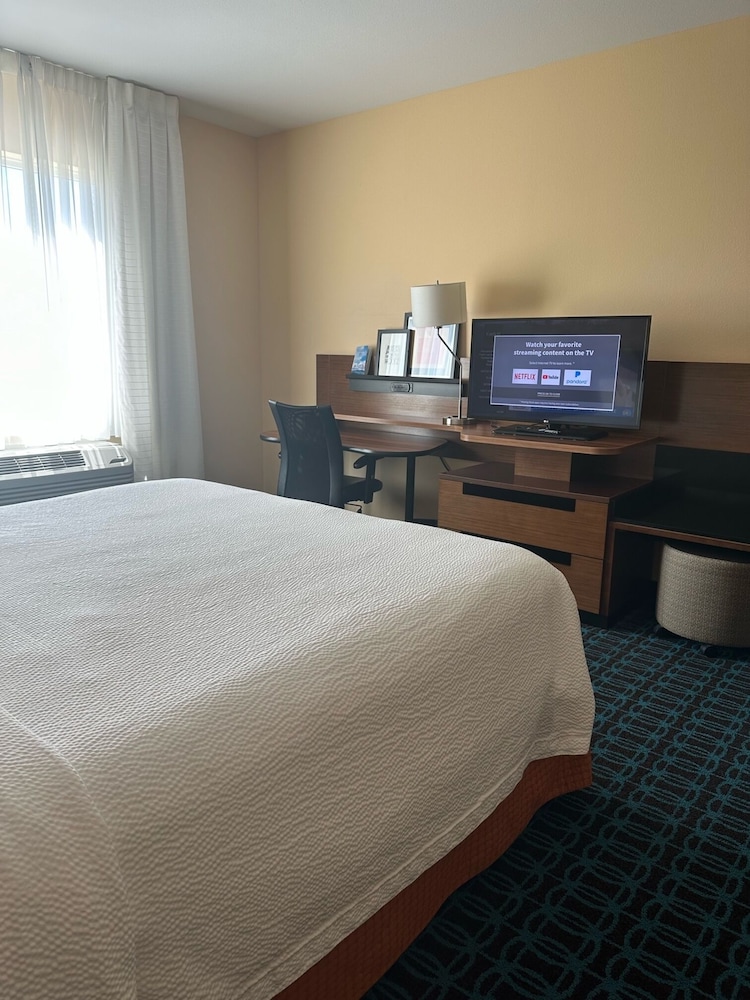 Fairfield Inn & Suites by Marriott Hollister - photo 14