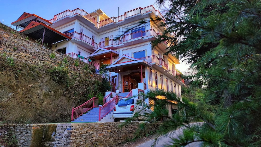 Basa Palace — Theog