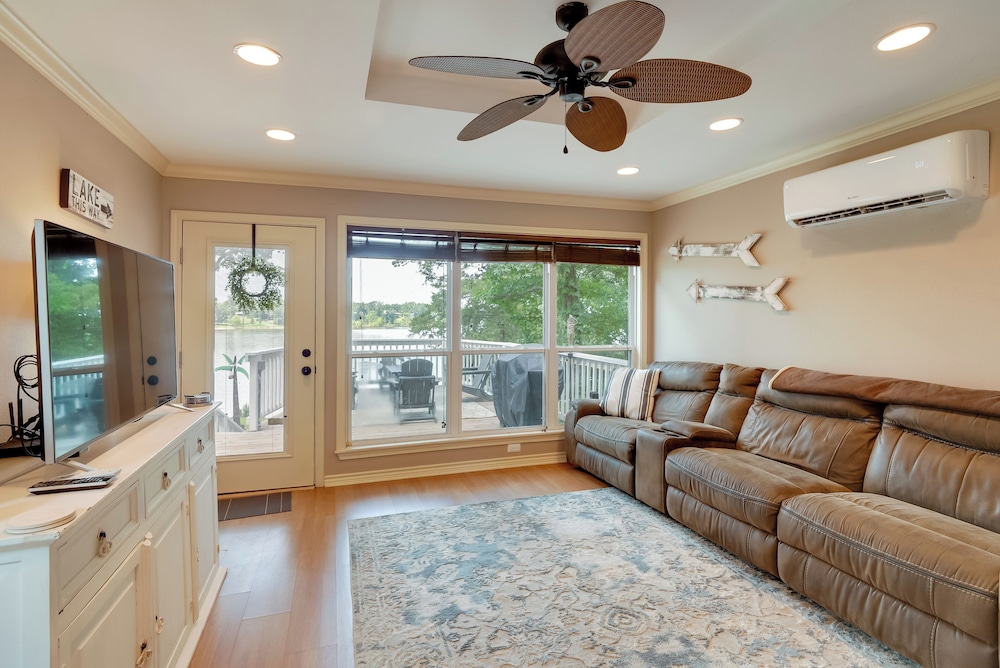 Lakeside Haven with Deck and Views in Jefferson in Jefferson, United States