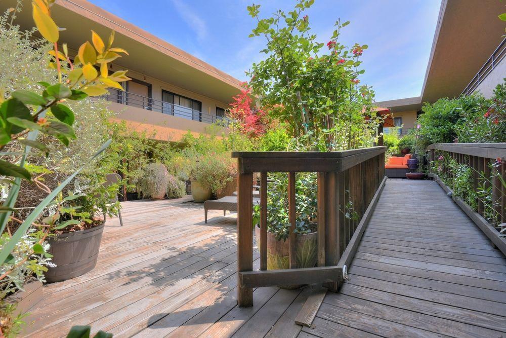 Stanford Terrace Inn - photo 7