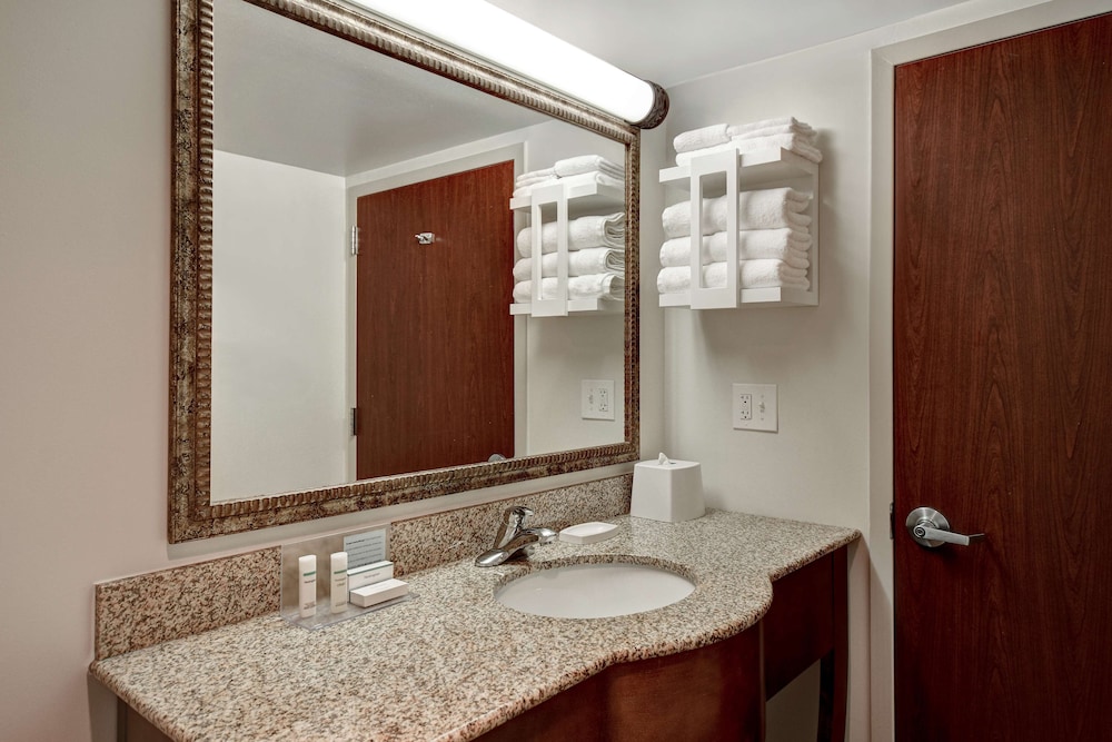 Hampton Inn & Suites Alexandria Old Town Area South - photo 33