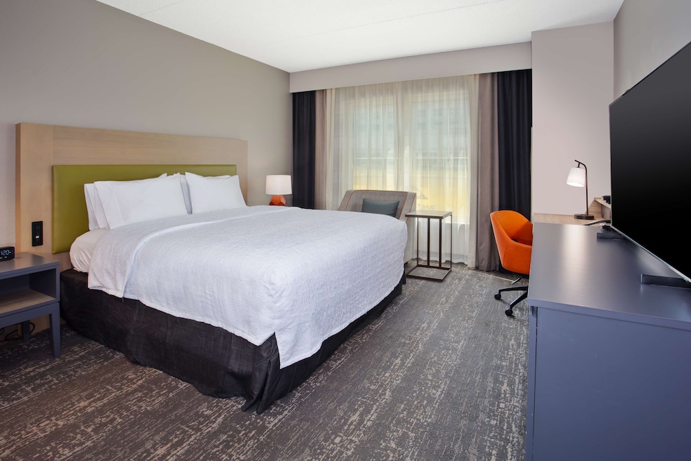 Hampton Inn & Suites Newark Airport Elizabeth - photo 17
