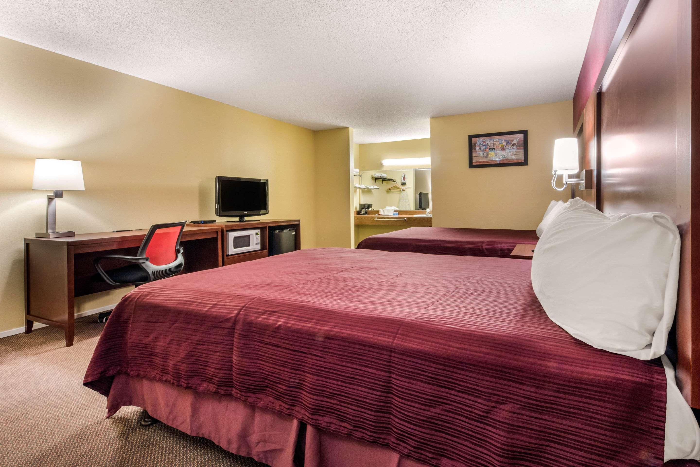 Econo Lodge Gilroy - photo 13