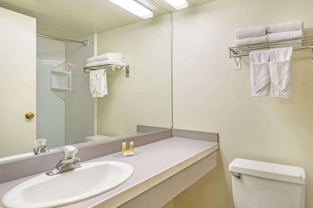Days Inn & Suites by Wyndham Logan - photo 10